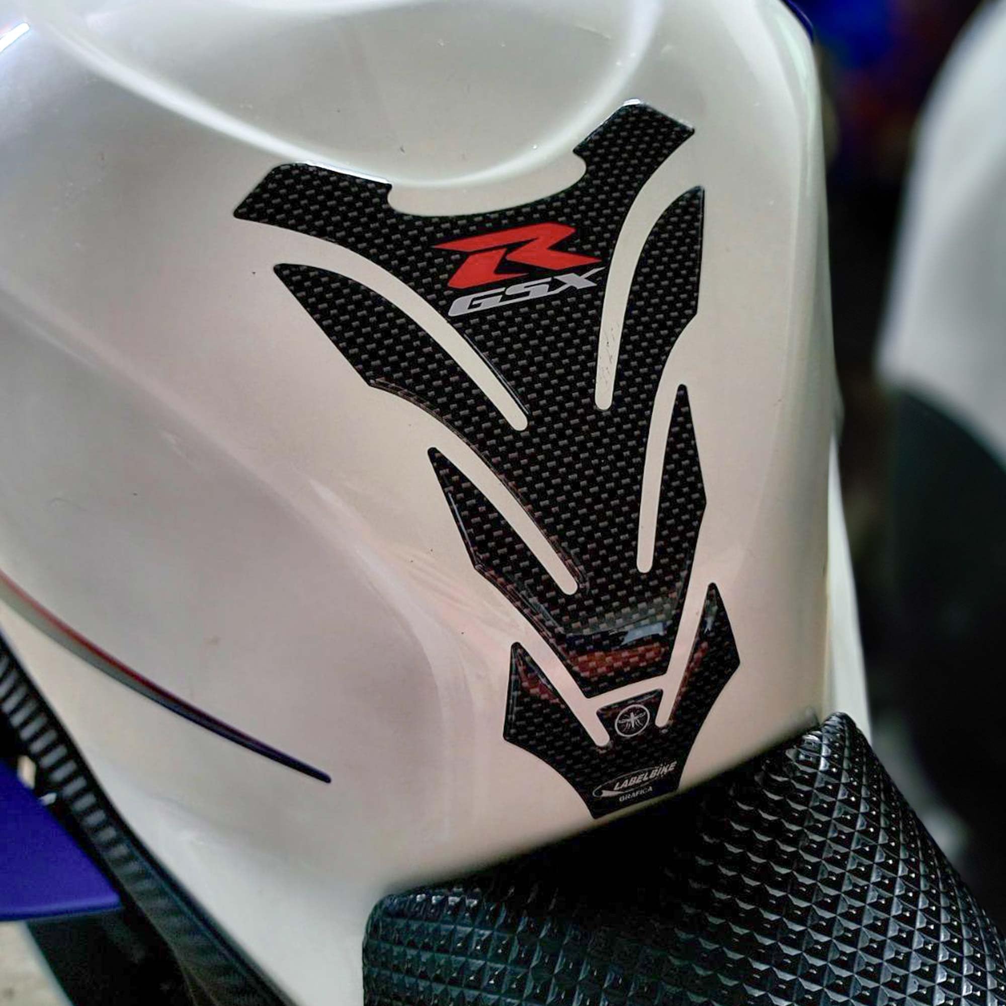 labelbike - 3D tank protection gel tank sticker for motorcycles compatible with carbon-like Suzuki GSX-R graphics
labelbike - 3D tank protection gel tank sticker for motorcycles compatible with carbon-like Suzuki GSX-R graphics