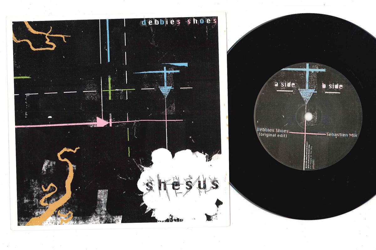 7inch Record SHESUS - Debbies Shoes / Debbies Shoes (Seba PITS002 PEOPLE IN THE S 2007 UK Rock Used
7inch Record SHESUS - Debbies Shoes / Debbies Shoes (Seba PITS002 PEOPLE IN THE S 2007 UK Rock Used