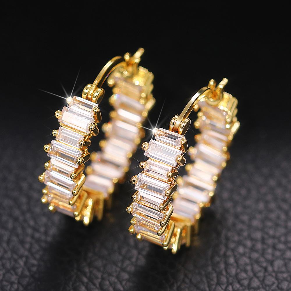 Новые роскошные модные серьги-кольца с кубическим цирконием для женщин, простой и элегантный дизайн, универсальные женские украшения для ушей
Новые роскошные модные серьги-кольца с кубическим цирконием для женщин, простой и элегантный дизайн, универсальные женские украшения для ушей