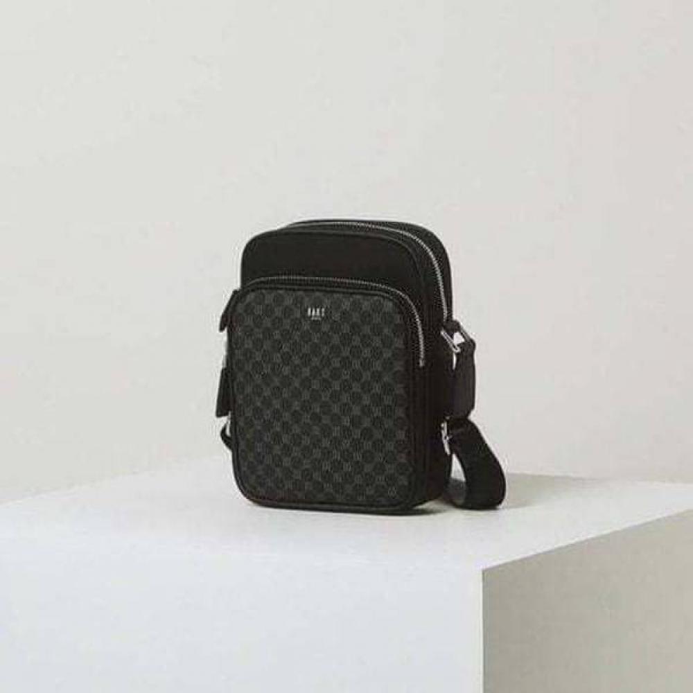 Daks Mini Crossbody Bag Leather Mix Dd Louis Pattern Single option
Daks Mini Crossbody Bag Leather Mix Dd Louis Pattern Single option