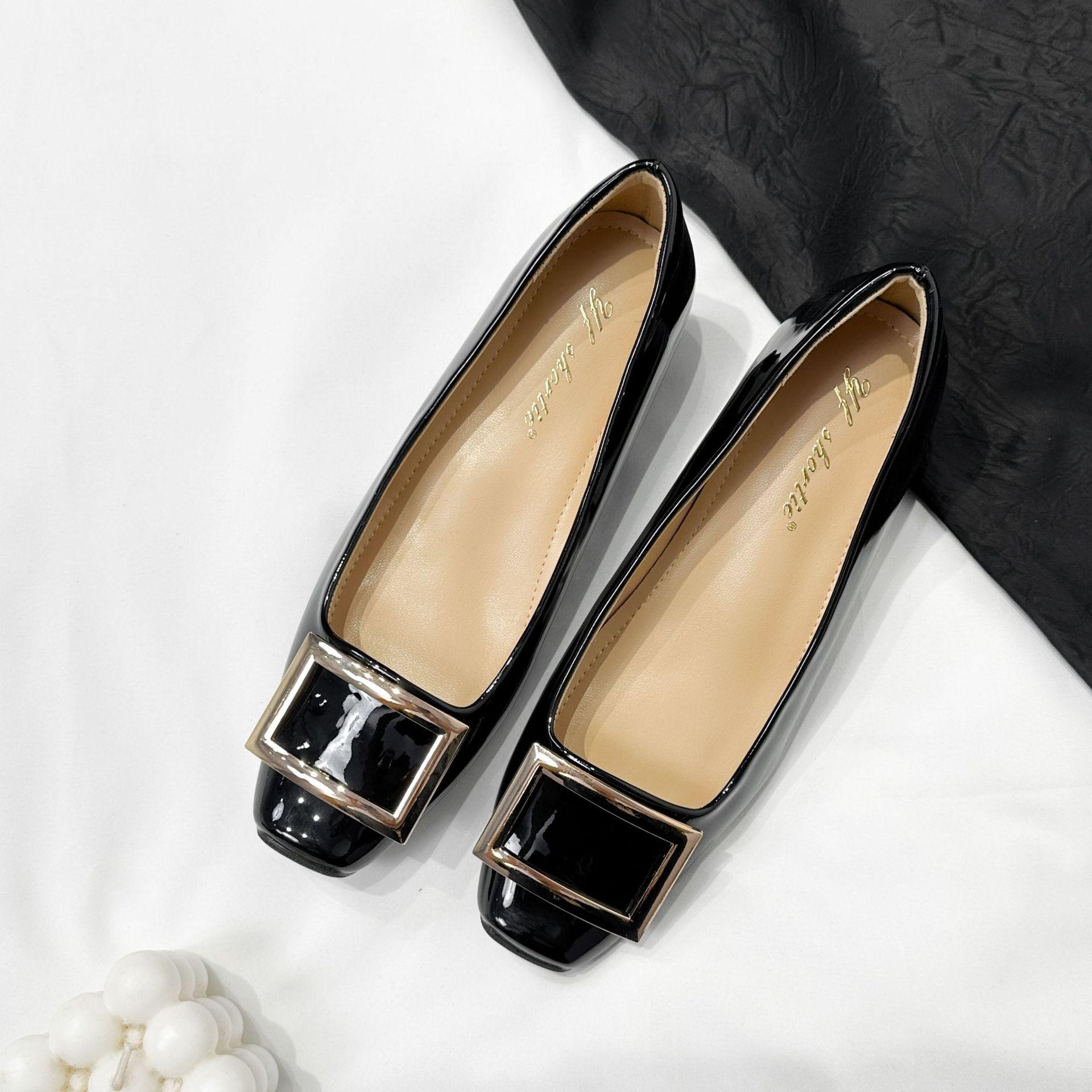 Inner height increase single shoe women~ 2025 new shoes shallow mouth French temperament square head women s shoes classic square buckle patent leat 33
Inner height increase single shoe women~ 2025 new shoes shallow mouth French temperament square head women s shoes classic square buckle patent leat 33