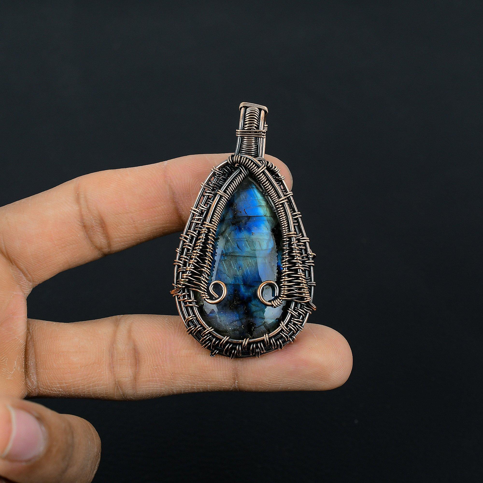 Подвеска из лабрадорита, Подвеска ручной работы, обернутая медной проволокой 999 пробы, Антикварное украшение, Для подарка, Серебряное украшение 2.55 Inches
Подвеска из лабрадорита, Подвеска ручной работы, обернутая медной проволокой 999 пробы, Антикварное украшение, Для подарка, Серебряное украшение 2.55 Inches