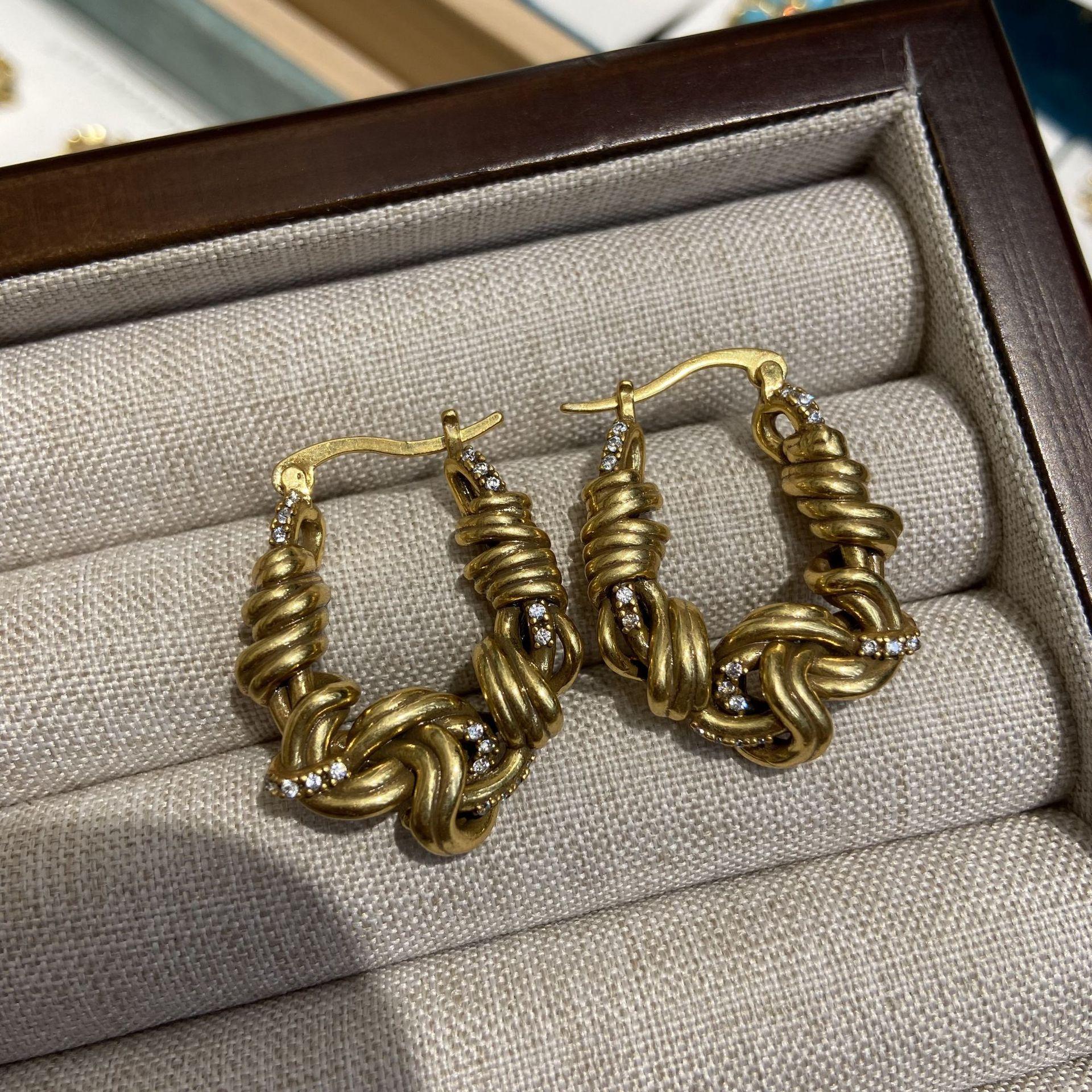 Russian Metal Wire Winding Knotted Earrings Women S Niche Design Sense Irregular Gold Ear Buckle 2024
Russian Metal Wire Winding Knotted Earrings Women S Niche Design Sense Irregular Gold Ear Buckle 2024