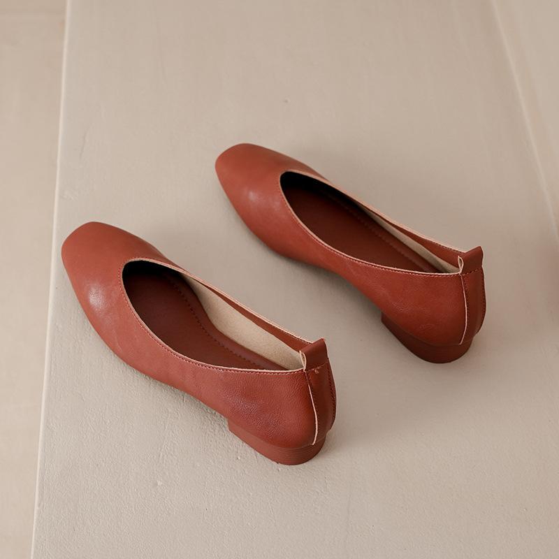 New French cowhide single shoes women s middle heel square head shallow mouth soft sole simple commuter shoes casual temperament grandma shoes 41
New French cowhide single shoes women s middle heel square head shallow mouth soft sole simple commuter shoes casual temperament grandma shoes 41