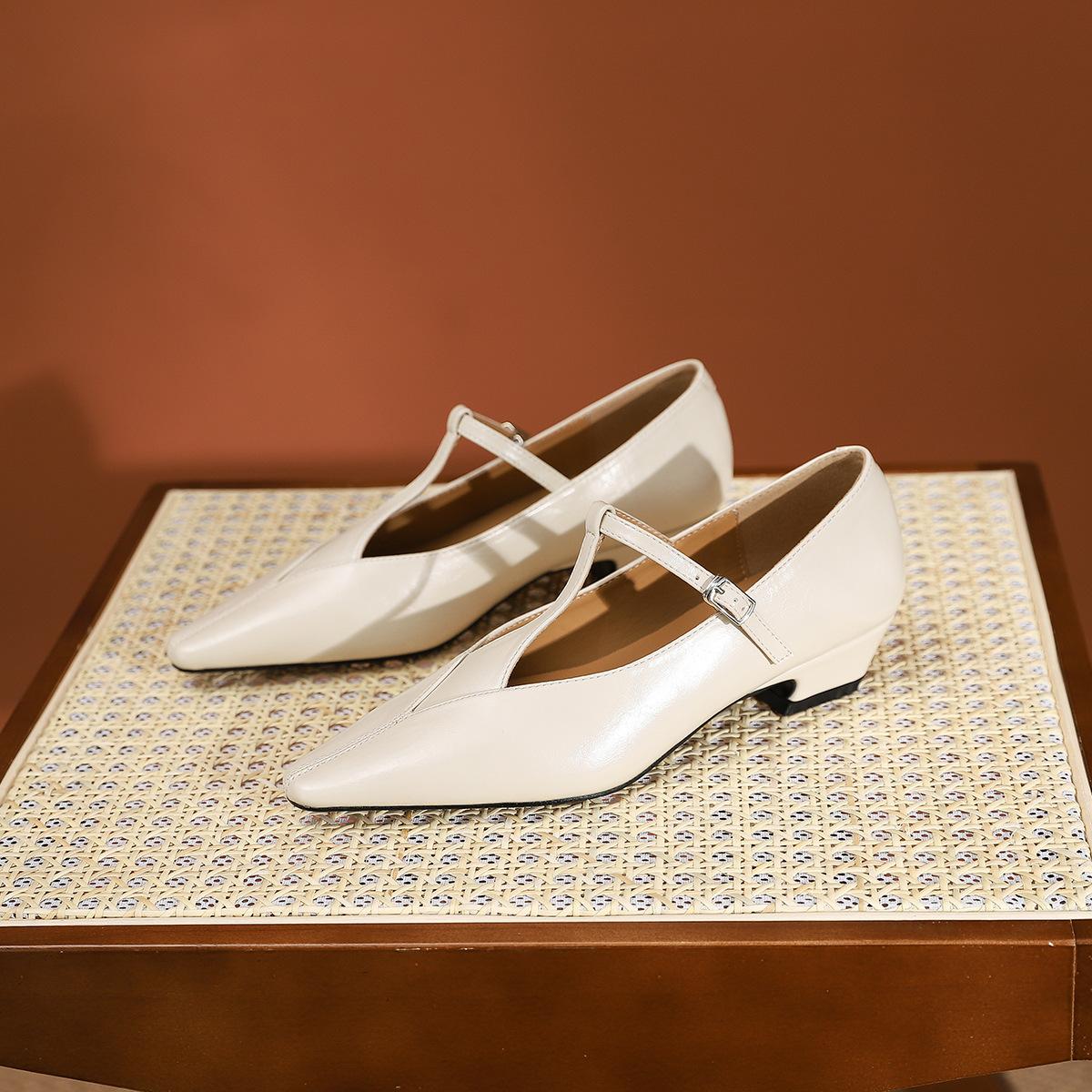 807-7 Korean version thick heel shallow mouth pointed single shoes new fashion pointed T word with middle heel single shoes work shoes women 40
807-7 Korean version thick heel shallow mouth pointed single shoes new fashion pointed T word with middle heel single shoes work shoes women 40