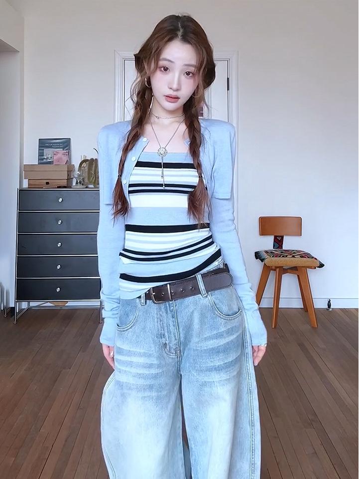 Korean Spring Casual Two-Piece Set: Regular Shoulder Vest & Striped Knit Camisole Cover-Up One Size (Recommended 40-70 kg)
Korean Spring Casual Two-Piece Set: Regular Shoulder Vest & Striped Knit Camisole Cover-Up One Size (Recommended 40-70 kg)