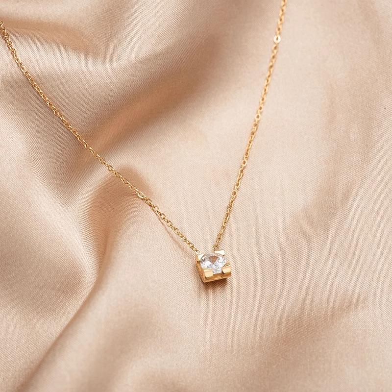 Ожерелье из титановой стали с электропокрытием из 18-каратного золота и квадратным бриллиантом - Элегантный стиль Ло Цзыцзюнь
Ожерелье из титановой стали с электропокрытием из 18-каратного золота и квадратным бриллиантом - Элегантный стиль Ло Цзыцзюнь