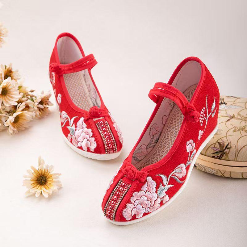 Woman Wedges Embroidered Cloth Shoes Spring Autumn New Ethnic Style Increased Internal Buckle Strap Cheongsam Shoes Hanfu Shoes 34 червоний
Woman Wedges Embroidered Cloth Shoes Spring Autumn New Ethnic Style Increased Internal Buckle Strap Cheongsam Shoes Hanfu Shoes 34 червоний