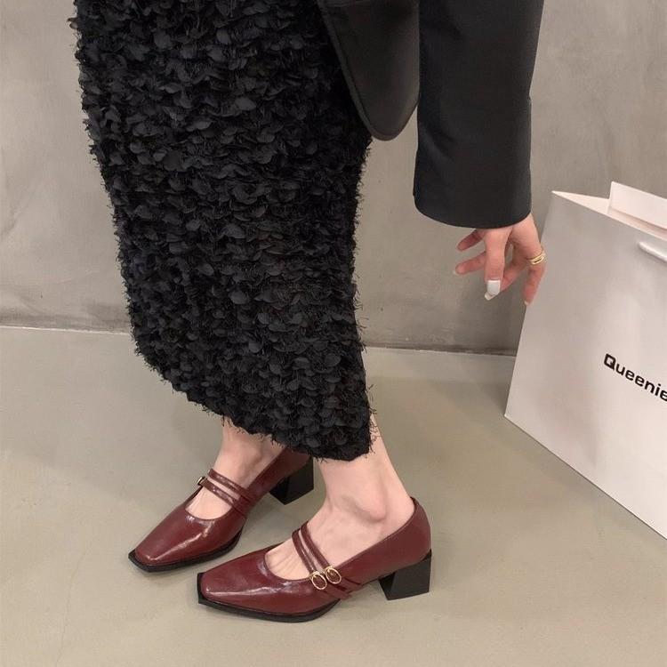 Туфли Мэри Джейн на толстом каблуке, красные, из маленькой кожи, женская обувь, новая коллекция ранней весны, обувь в стиле ретро с темпераментом 39 красный
Туфли Мэри Джейн на толстом каблуке, красные, из маленькой кожи, женская обувь, новая коллекция ранней весны, обувь в стиле ретро с темпераментом 39 красный