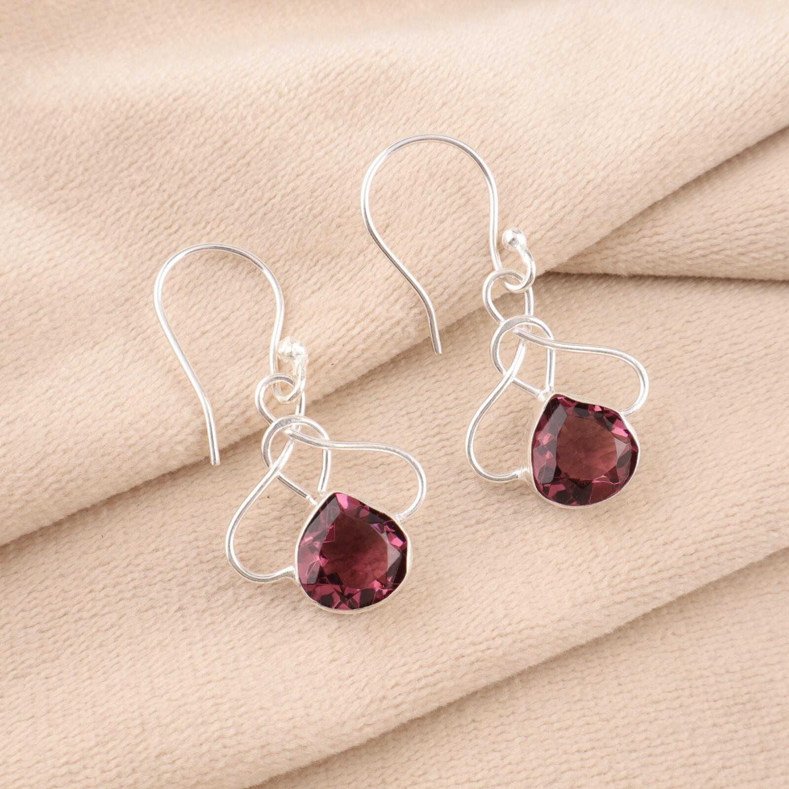 Родолит Драгоценный камень Ювелирные изделия из серебра 925 пробы Серьги ручной работы 1,50 Для нее EE-2-41
Родолит Драгоценный камень Ювелирные изделия из серебра 925 пробы Серьги ручной работы 1,50 Для нее EE-2-41