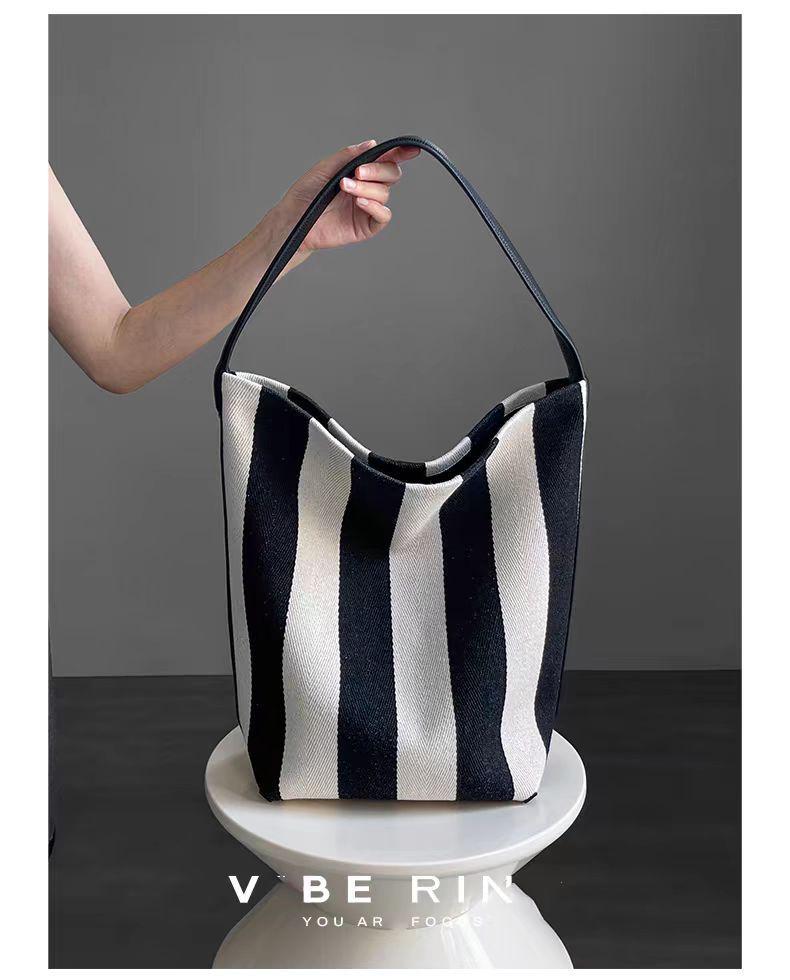 Женская полосатая холщовая сумка через плечо большой вместимости, новый дизайн 2023 года
Женская полосатая холщовая сумка через плечо большой вместимости, новый дизайн 2023 года