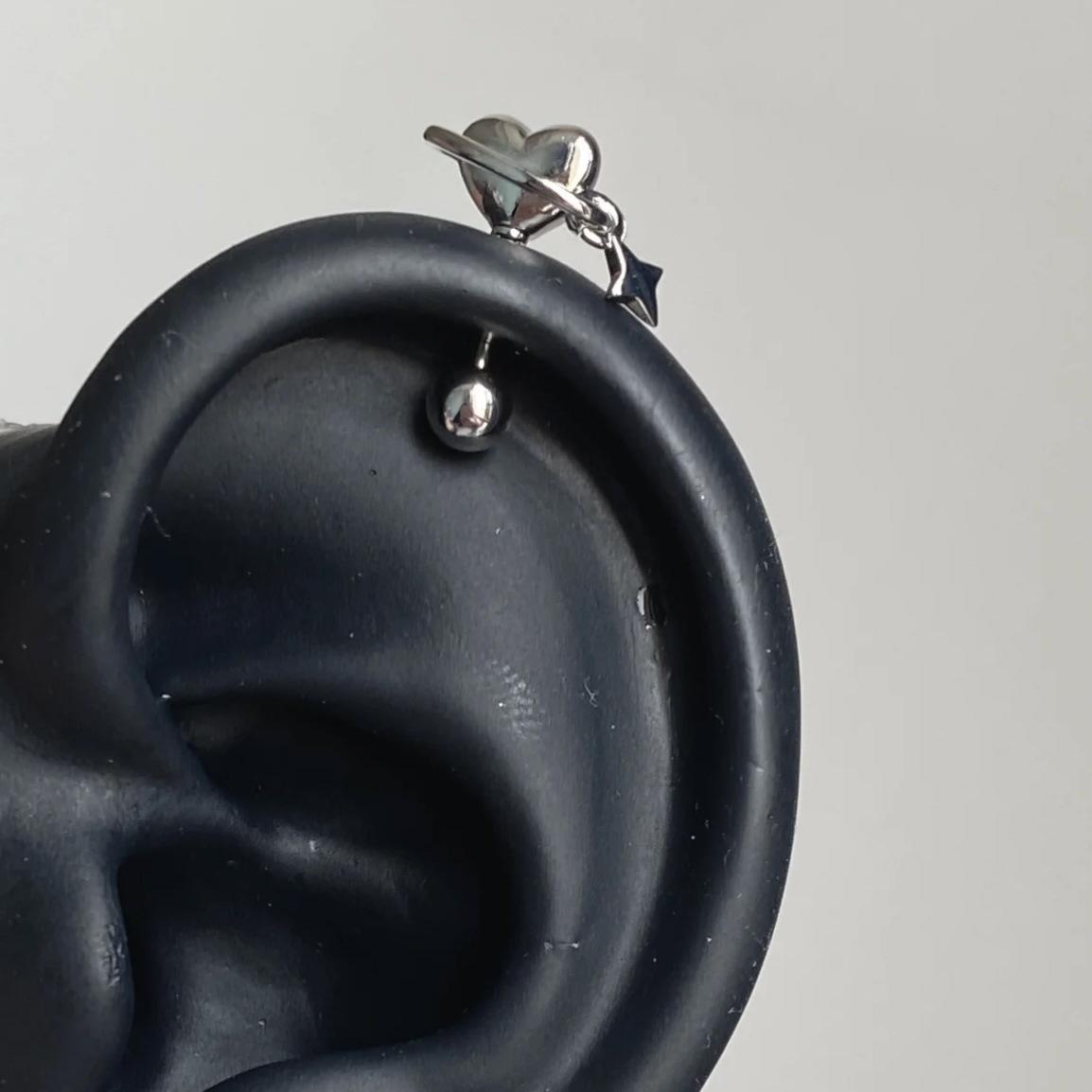 «Стильные вертикальные серьги-гвоздики в форме ушных косточек — гипоаллергенный медицинский титан, международный модный дизайн»
«Стильные вертикальные серьги-гвоздики в форме ушных косточек — гипоаллергенный медицинский титан, международный модный дизайн»