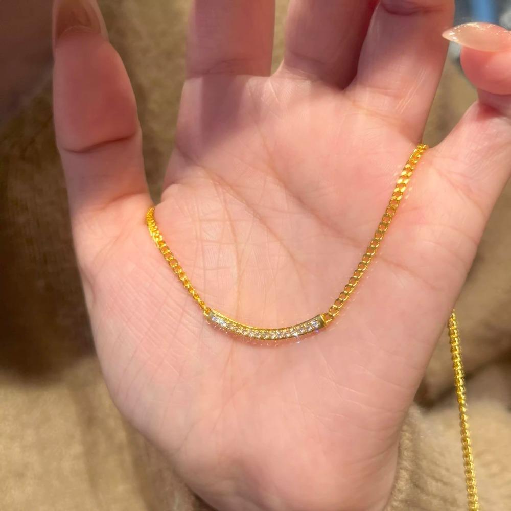 Light luxury High quality inlaid diamonds fine chain collar simple and glossy pendant necklace charms wedding jewelry gifts 45cm золотой
Light luxury High quality inlaid diamonds fine chain collar simple and glossy pendant necklace charms wedding jewelry gifts 45cm золотой