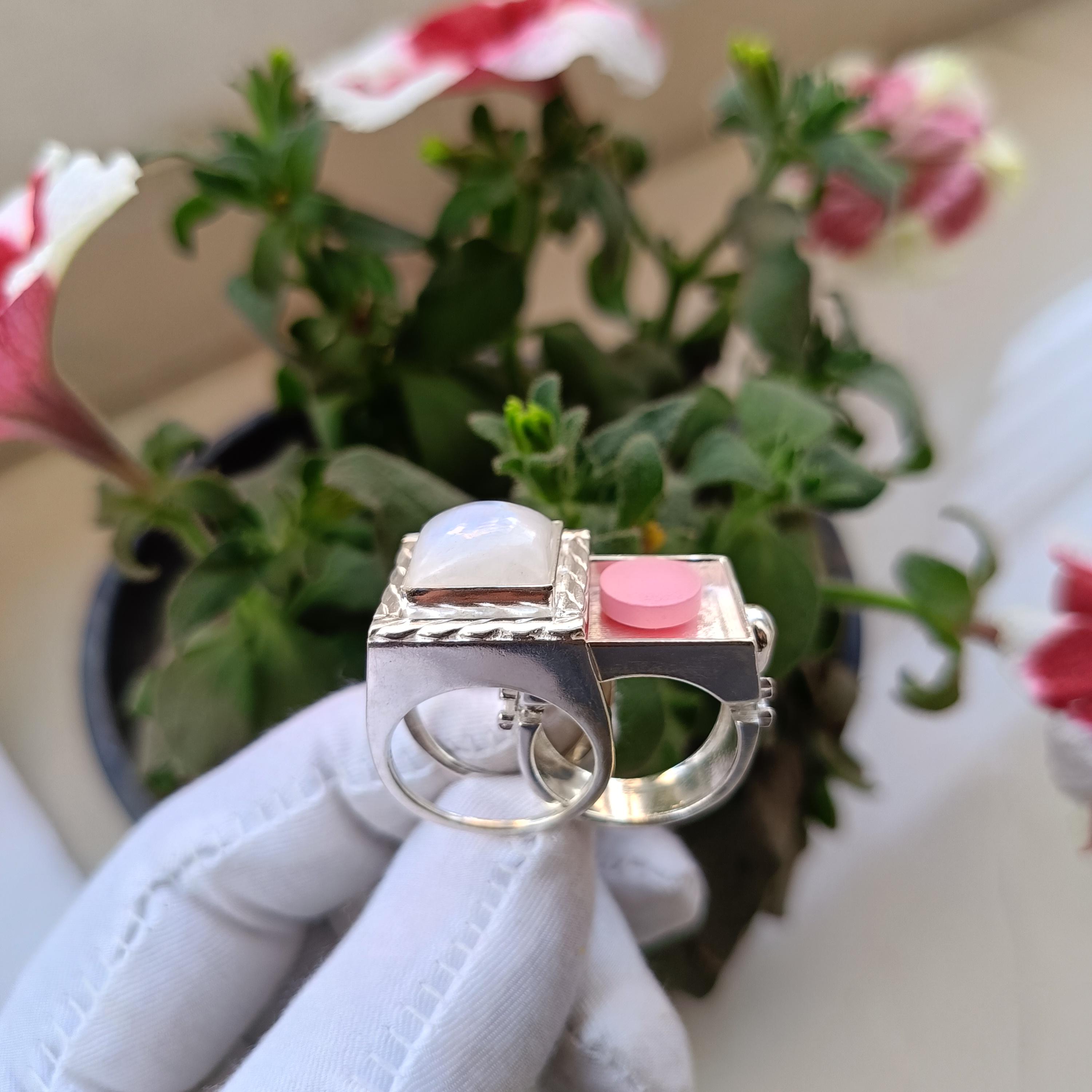 Rainbow Moonstone Poison Ring, Silver Skull Handmade Poison Ring, Secret Message Poison Ring ,Pill Box Compartment Ring ,Poisoner Jewelry. 6 срібний
Rainbow Moonstone Poison Ring, Silver Skull Handmade Poison Ring, Secret Message Poison Ring ,Pill Box Compartment Ring ,Poisoner Jewelry. 6 срібний