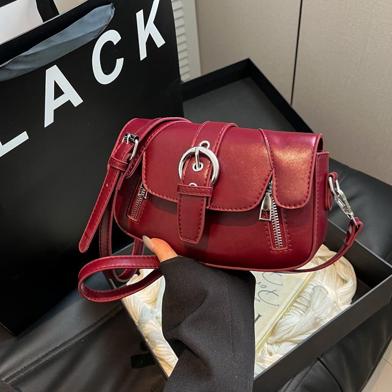 Трендовая универсальная сумка подмышку женская 2025 весна новая корейская версия модная высококлассная маленькая квадратная сумка для通勤 на плечо женская сумка фуксия
Трендовая универсальная сумка подмышку женская 2025 весна новая корейская версия модная высококлассная маленькая квадратная сумка для通勤 на плечо женская сумка фуксия