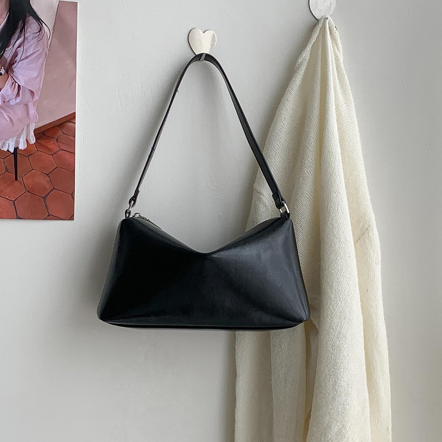 2026 Premium Texture Soft Leather Armpit Bag, Fashionable and Simple Commuting Small Square Bag, Solid Color Large Capacity Single Shoulder Handbag чёрный
2026 Premium Texture Soft Leather Armpit Bag, Fashionable and Simple Commuting Small Square Bag, Solid Color Large Capacity Single Shoulder Handbag чёрный