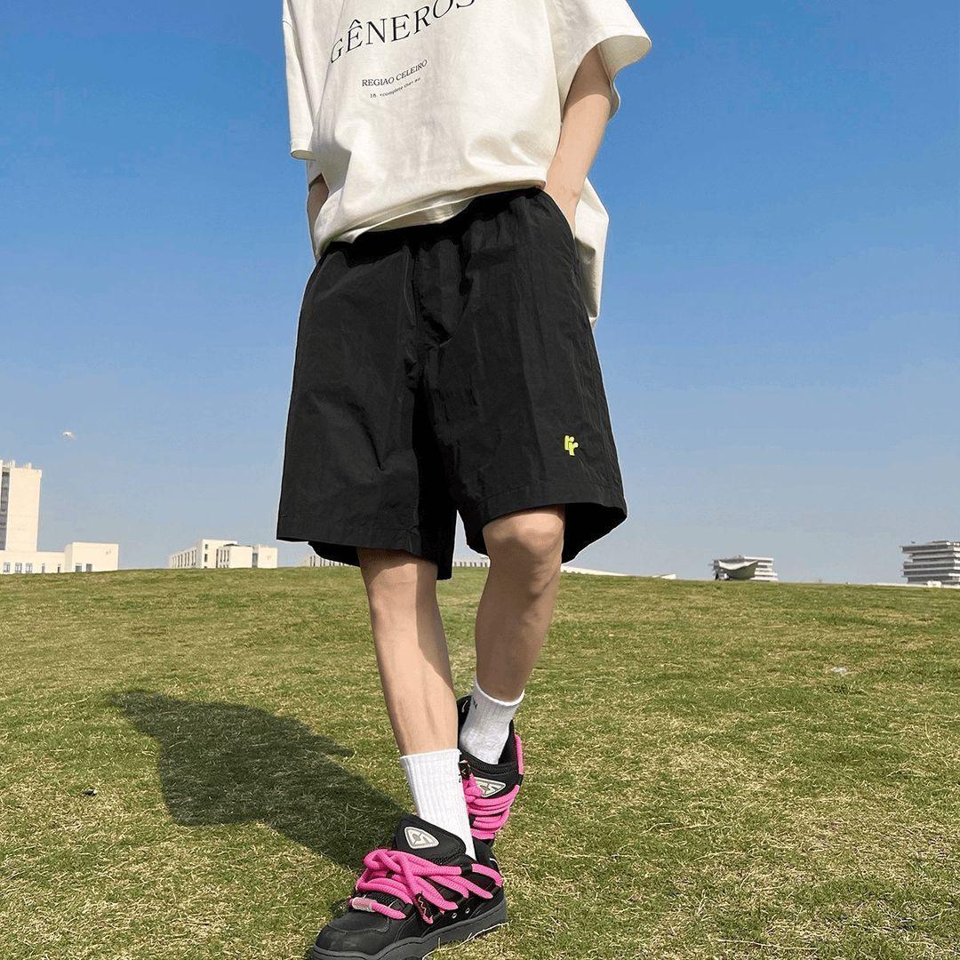 Мужские быстросохнущие шорты для пляжа из ледяного шелка с вышивкой - Модные свободные повседневные спортивные штаны длиной до колена 2XL чёрный
Мужские быстросохнущие шорты для пляжа из ледяного шелка с вышивкой - Модные свободные повседневные спортивные штаны длиной до колена 2XL чёрный