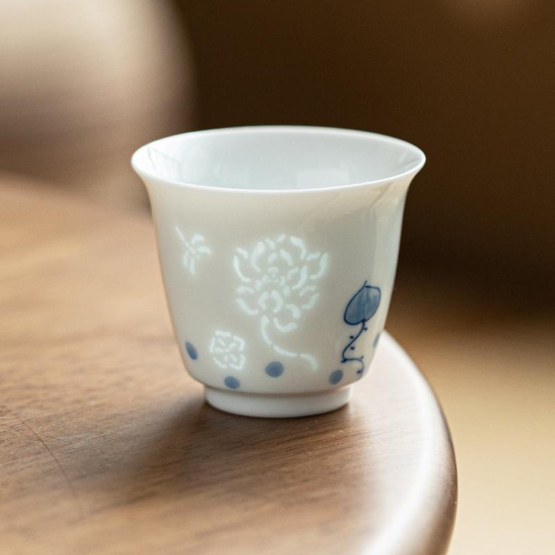 Hand Painted Blue and White Tea Cup Chinese Gongfu Tea Set Porcelain Lotus Bamboo Design Home Use 50ML
Hand Painted Blue and White Tea Cup Chinese Gongfu Tea Set Porcelain Lotus Bamboo Design Home Use 50ML