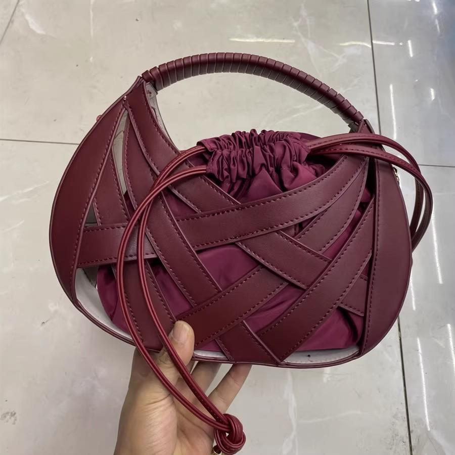 2025 New Women s Single Shoulder Bag Trendy Dumpling Shape Underarm Moon Tooth Bag Street Style PU Material Medium Size
2025 New Women s Single Shoulder Bag Trendy Dumpling Shape Underarm Moon Tooth Bag Street Style PU Material Medium Size