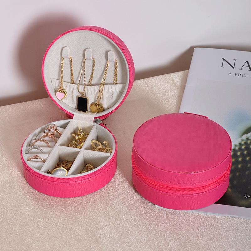 1 шт. Кольца с мягкой подкладкой Защита от царапин для путешествий и подарков Круглая Портативная Коробка для серег и ювелирных изделий из ПУ кожи Многофункциональная 10*10*5cm розы красного
1 шт. Кольца с мягкой подкладкой Защита от царапин для путешествий и подарков Круглая Портативная Коробка для серег и ювелирных изделий из ПУ кожи Многофункциональная 10*10*5cm розы красного