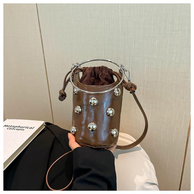Trend Rivet Fashion Women s Bag 2025 Large Capacity New Shoulder Crossbody Underarm Handbag чёрный
Trend Rivet Fashion Women s Bag 2025 Large Capacity New Shoulder Crossbody Underarm Handbag чёрный
