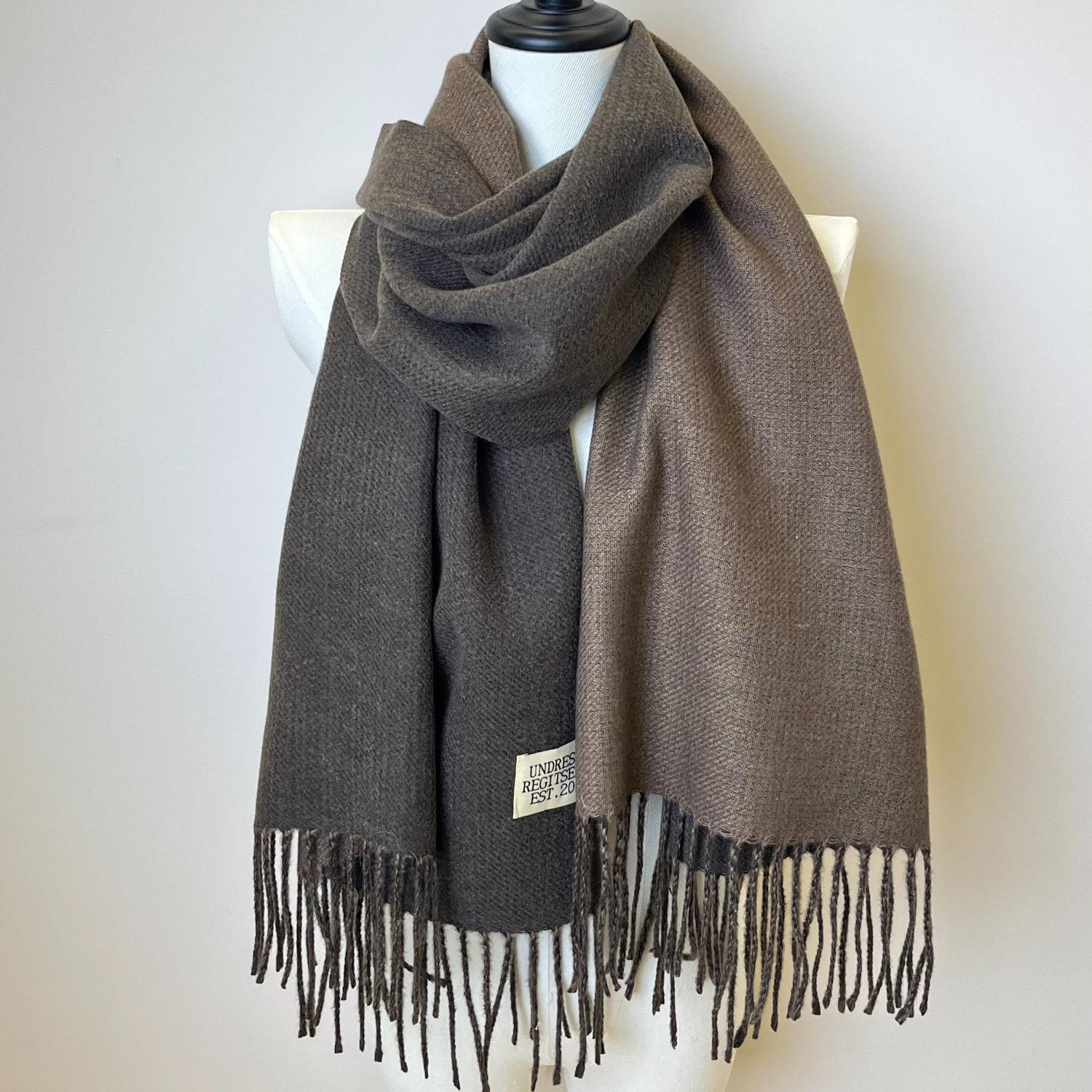 Двосторонній двокольоровий шарф. Простий, базовий, імітація кашеміру, шаль із китицями, осінь, зима, унісекс, холодостійкий захисний шарф. колір темно кави
Двосторонній двокольоровий шарф. Простий, базовий, імітація кашеміру, шаль із китицями, осінь, зима, унісекс, холодостійкий захисний шарф. колір темно кави