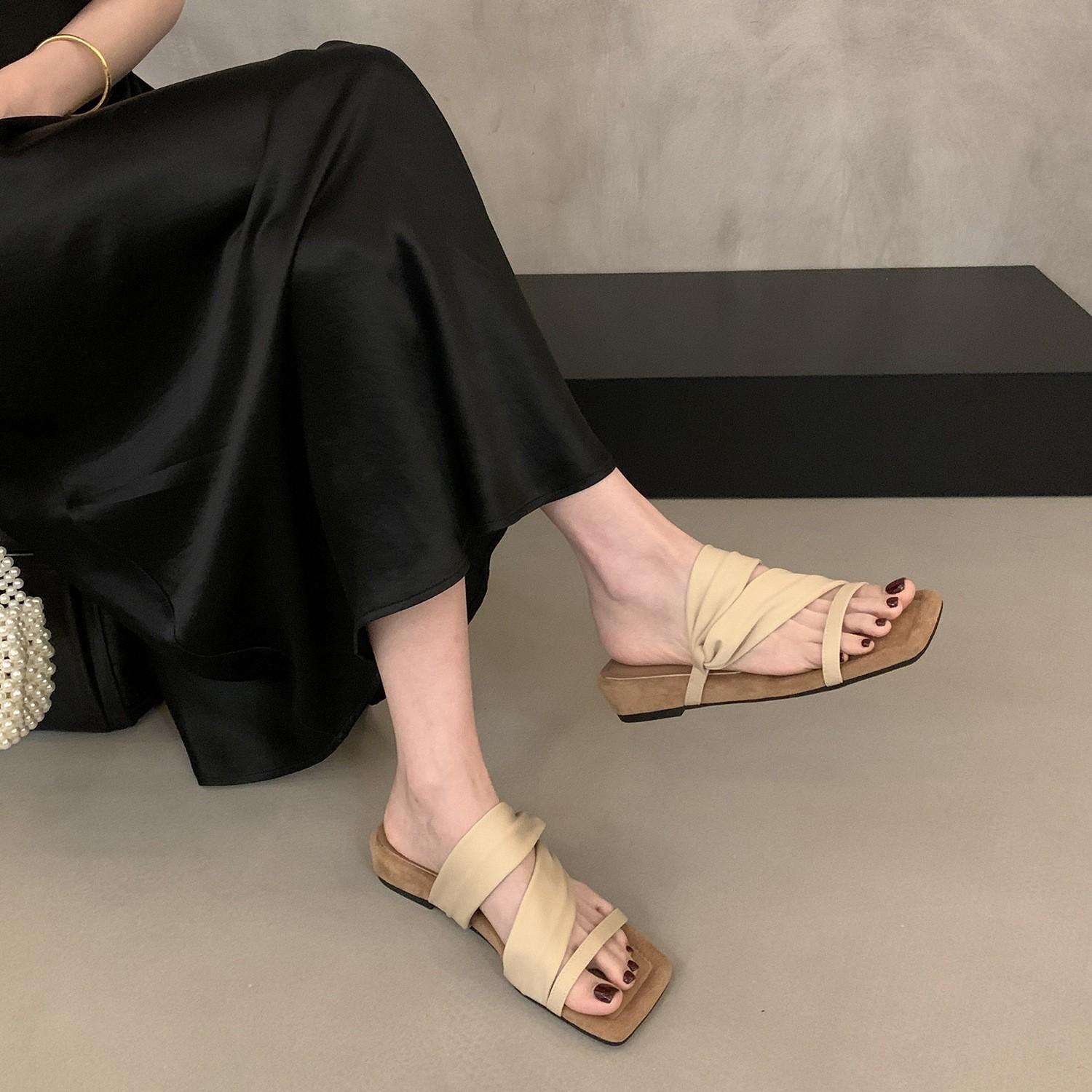 Niche design slope heel cool slippers women s fashion square head open-toed platform sandals 35
Niche design slope heel cool slippers women s fashion square head open-toed platform sandals 35