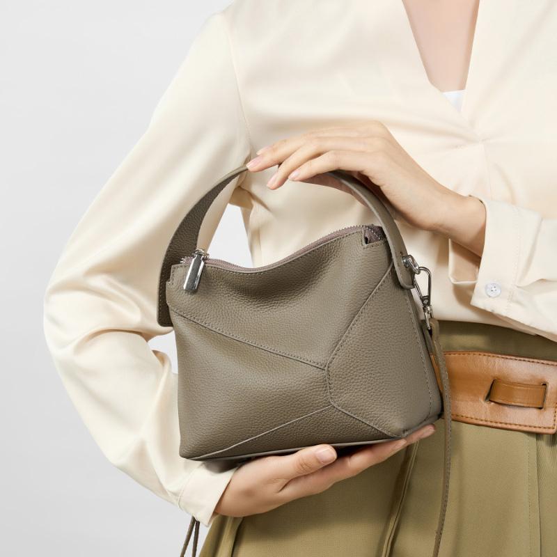100% Genuine Leather Women s Bag Luxury Designer Handbag Women Fashion Geometric Splicing Shoulder Bag Cowhide Crossbody Bags
100% Genuine Leather Women s Bag Luxury Designer Handbag Women Fashion Geometric Splicing Shoulder Bag Cowhide Crossbody Bags