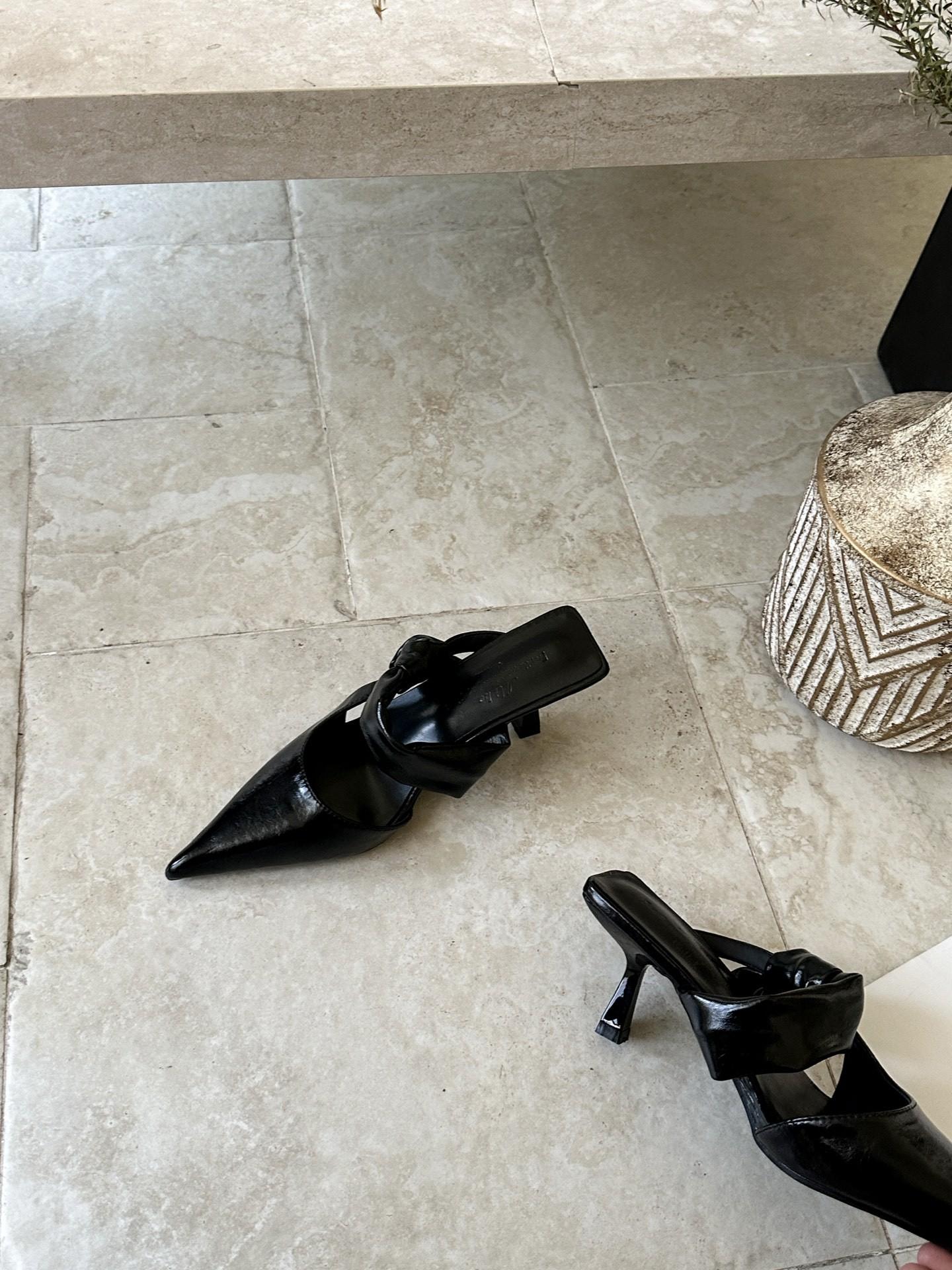 Wind Temperament Versatile Pointed High-Heeled Bag Head Slippers 39 чорний
Wind Temperament Versatile Pointed High-Heeled Bag Head Slippers 39 чорний