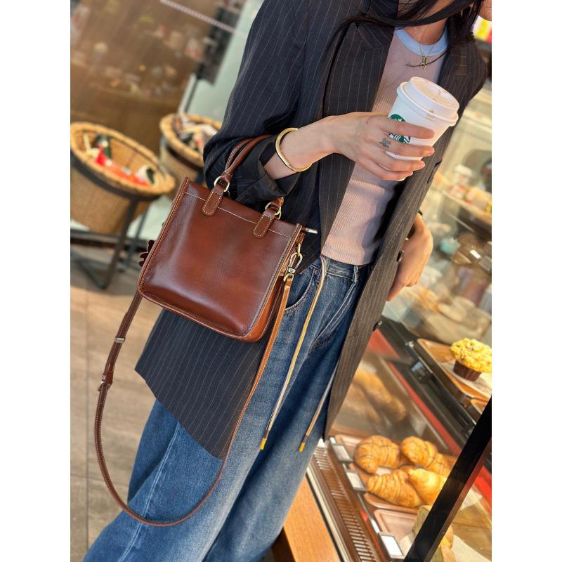 2026 Spring/Summer Women s Genuine Leather Crossbody Tote - Single-Shoulder Square Handheld Commuter Bag темно-коричневого кольору
2026 Spring/Summer Women s Genuine Leather Crossbody Tote - Single-Shoulder Square Handheld Commuter Bag темно-коричневого кольору