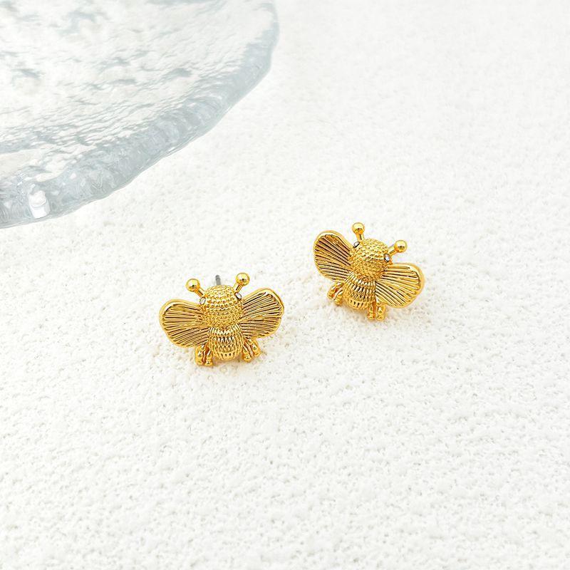 Car Sunglasses Exquisite Bag Small Bee Small Daisy 95 Silver Needle Earrings Necklace Bracelet Set
Car Sunglasses Exquisite Bag Small Bee Small Daisy 95 Silver Needle Earrings Necklace Bracelet Set