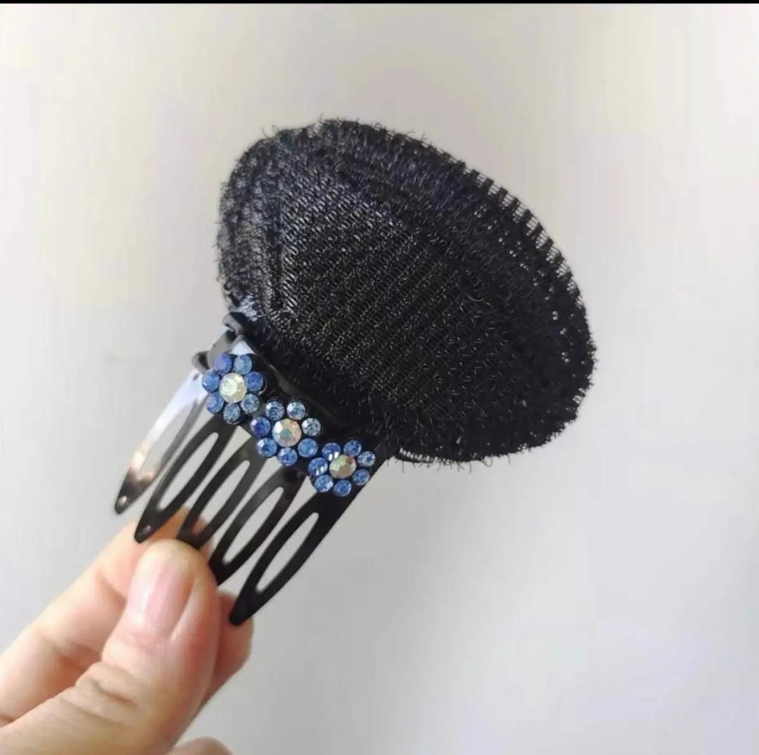 Расческа с пятью зубцами для создания объемной челки и приподнятия корней синий/алмаз
Расческа с пятью зубцами для создания объемной челки и приподнятия корней синий/алмаз