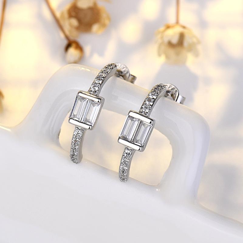BELLA BOX Cross-border 925 Sterling Silver Pin Earrings, Rectangular Zircon Stud Earrings, Simple French Fashion Light Luxury Earrings a pair серебряный
BELLA BOX Cross-border 925 Sterling Silver Pin Earrings, Rectangular Zircon Stud Earrings, Simple French Fashion Light Luxury Earrings a pair серебряный