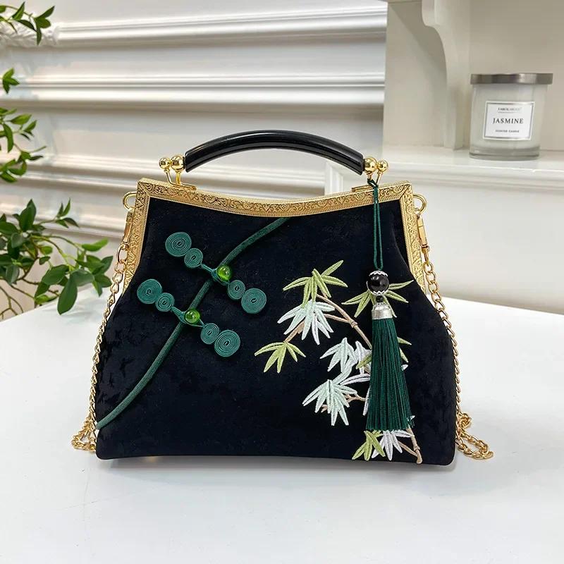 Chinese Style Embroidered Cheongsam Bag Vintage Clip On Shoulder Crossbody Lucky Bamboo Tassel Elegant for Party Evening Purse
Chinese Style Embroidered Cheongsam Bag Vintage Clip On Shoulder Crossbody Lucky Bamboo Tassel Elegant for Party Evening Purse