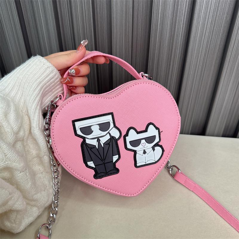 Новый модный нишевый дизайн в форме сердца, популярная женская сумка через плечо с мультяшным принтом любви
Новый модный нишевый дизайн в форме сердца, популярная женская сумка через плечо с мультяшным принтом любви
