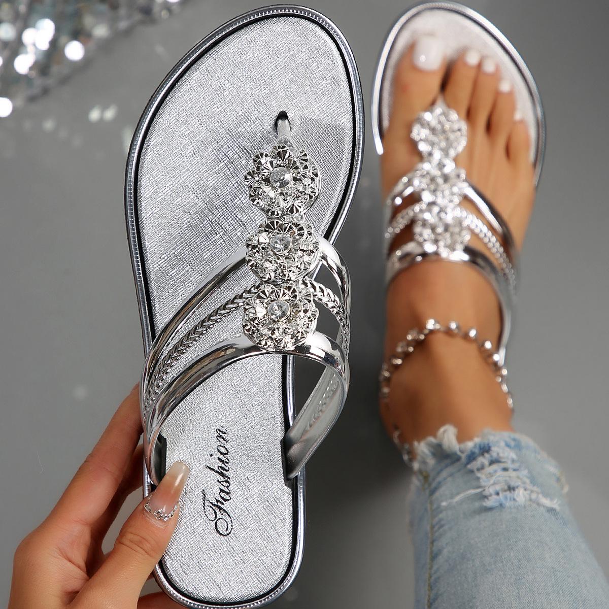 Summer flip-flops, diamond-encrusted women s slippers are trendy to wear on the beach, and women s cold slippers with diamonds 36 фиолетовый
Summer flip-flops, diamond-encrusted women s slippers are trendy to wear on the beach, and women s cold slippers with diamonds 36 фиолетовый