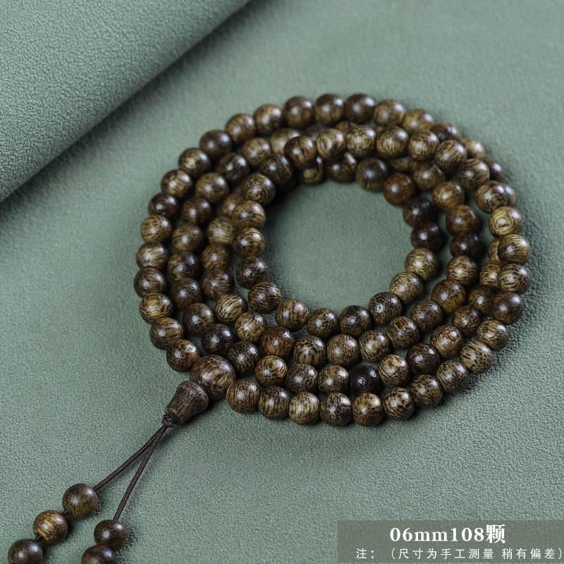 Yingge green chesswood agarwood multi-layer bracelet, suitable for both men and women, with cool honey fragrance and rich oil patterns. A high-quality
Yingge green chesswood agarwood multi-layer bracelet, suitable for both men and women, with cool honey fragrance and rich oil patterns. A high-quality