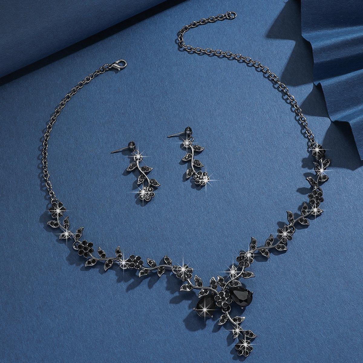 2pcs Elegant Flower Pendant Necklace Earring Set Suitable For Party Wedding Daily Wear Bridal Sets
2pcs Elegant Flower Pendant Necklace Earring Set Suitable For Party Wedding Daily Wear Bridal Sets