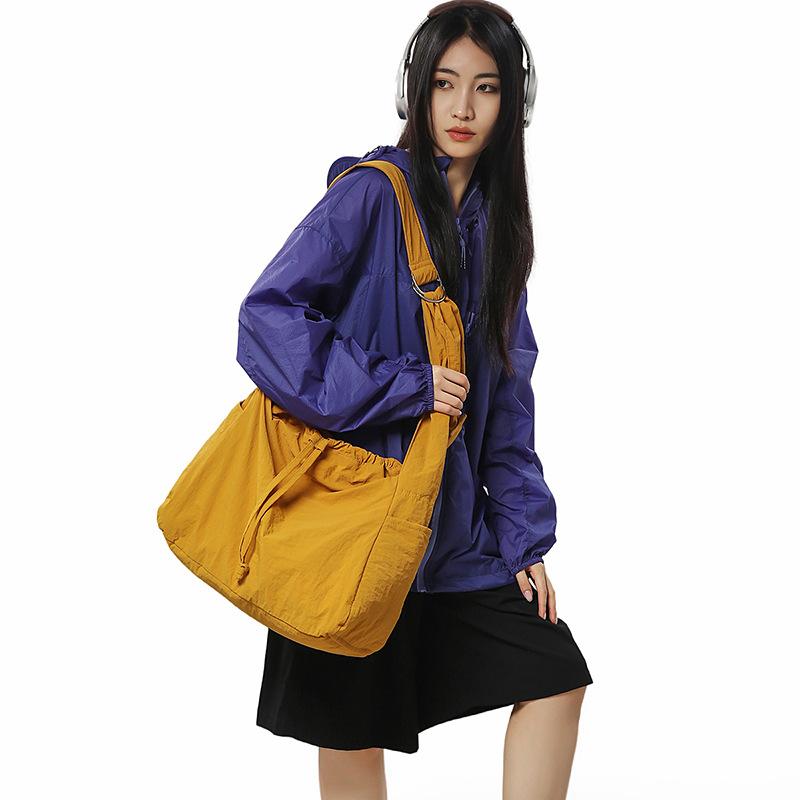 New drawstring bag casual women s large-capacity simple messenger bag college student class bag shoulder bag
New drawstring bag casual women s large-capacity simple messenger bag college student class bag shoulder bag