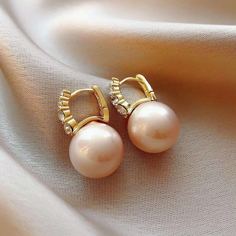 French Diamond Pearl Ear Buckle Temperament Simple Earrings Commuter Versatile Earrings Women
French Diamond Pearl Ear Buckle Temperament Simple Earrings Commuter Versatile Earrings Women