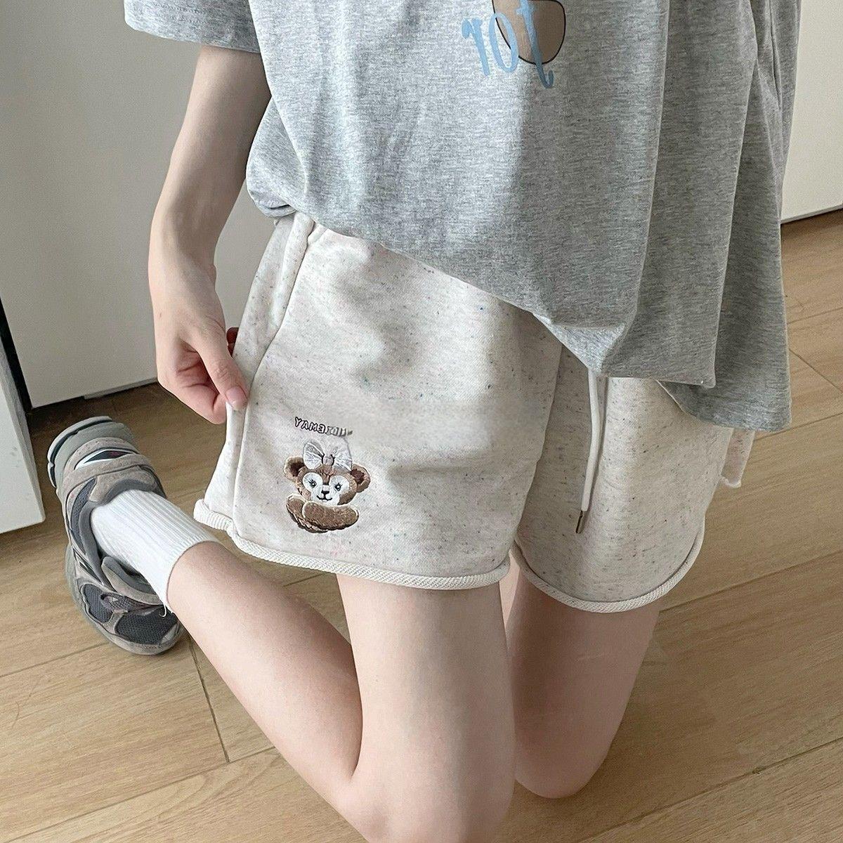 Женские летние свободные утягивающие шорты-бермуды с широкими штанинами, повседневные спортивные, с вышивкой в виде плюшевого мишки L
Женские летние свободные утягивающие шорты-бермуды с широкими штанинами, повседневные спортивные, с вышивкой в виде плюшевого мишки L