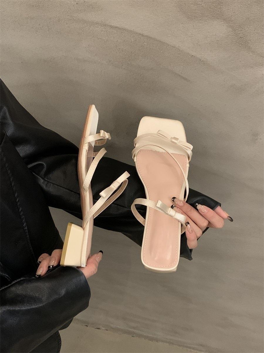 French thick heel bow cool slippers outside fairy shoes summer 2025 new square head medium heel silver sandals 35
French thick heel bow cool slippers outside fairy shoes summer 2025 new square head medium heel silver sandals 35