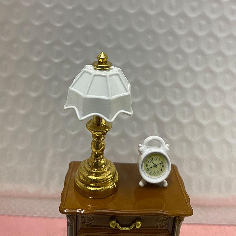 Miniature Dollhouse Living Room Furniture Set: High Bed & Nightstand Accessories.
Miniature Dollhouse Living Room Furniture Set: High Bed & Nightstand Accessories.
