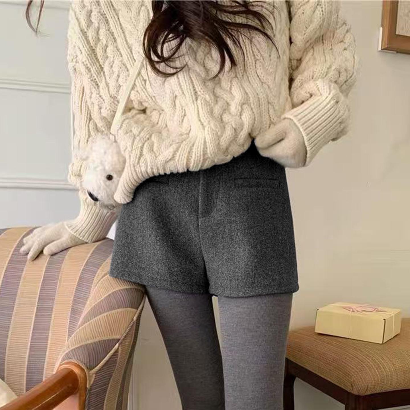 Women s Off-White Wool Bodycon Shorts: High-Waisted, Thick A-Line, Korean Style for Autumn/Winter 2025. L темно-сірий
Women s Off-White Wool Bodycon Shorts: High-Waisted, Thick A-Line, Korean Style for Autumn/Winter 2025. L темно-сірий