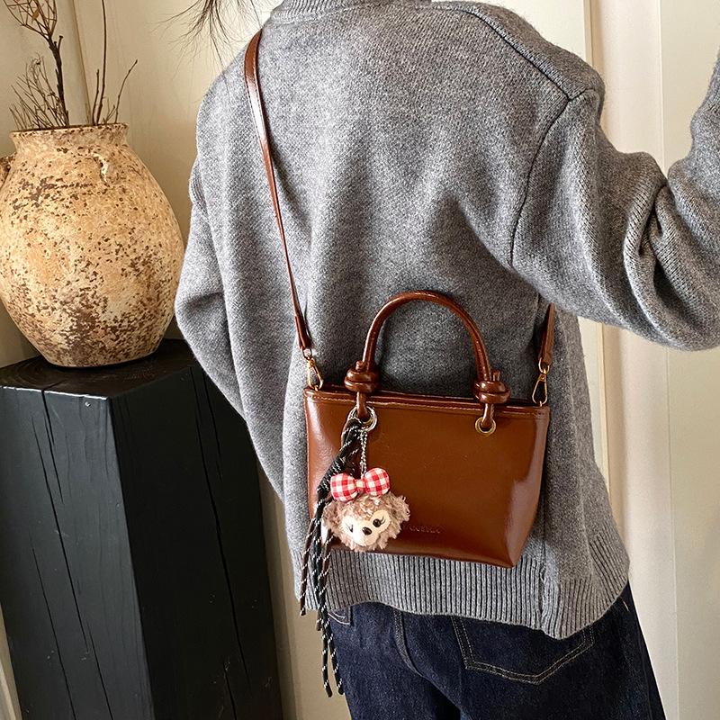 Premium sense retro brown small bag women 2025 new versatile messenger bag super fire portable bucket bag 24*9.5*15
Premium sense retro brown small bag women 2025 new versatile messenger bag super fire portable bucket bag 24*9.5*15