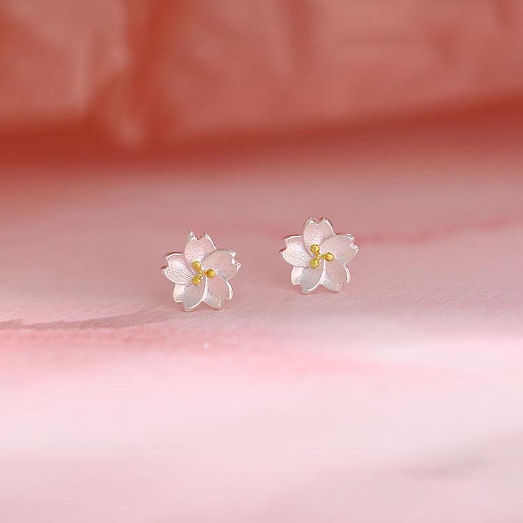 S925 Sterling Silver White Gold-Plated Cherry Blossom Stud Earrings - Mori Style Women s Fashion S925 Silver
S925 Sterling Silver White Gold-Plated Cherry Blossom Stud Earrings - Mori Style Women s Fashion S925 Silver