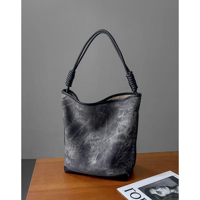JIAERDI Vintage Texture Tote Bag Women Large Capacity Bucket Shoulder Bags Ladies Fashion Casual Commuter Underarm Bag Chic 2025 26x34x15.5cm чорний
JIAERDI Vintage Texture Tote Bag Women Large Capacity Bucket Shoulder Bags Ladies Fashion Casual Commuter Underarm Bag Chic 2025 26x34x15.5cm чорний