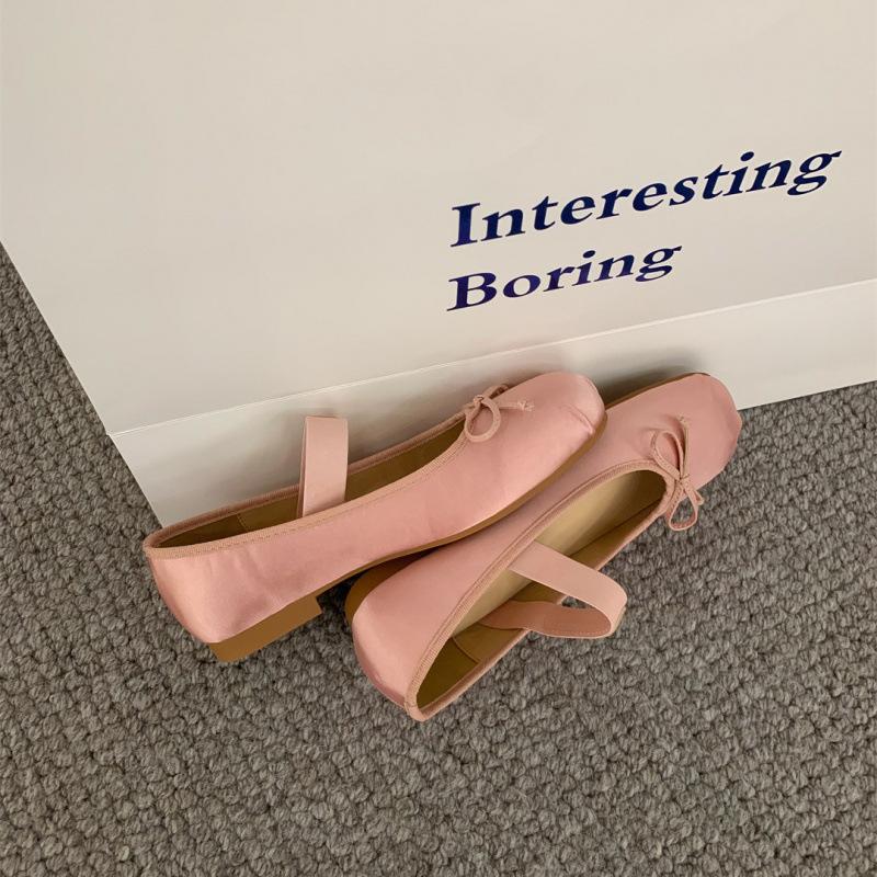 Flat pink ballet single shoes fairy shoes 2025 new spring retro satin silver Mary Jane shoes 39
Flat pink ballet single shoes fairy shoes 2025 new spring retro satin silver Mary Jane shoes 39