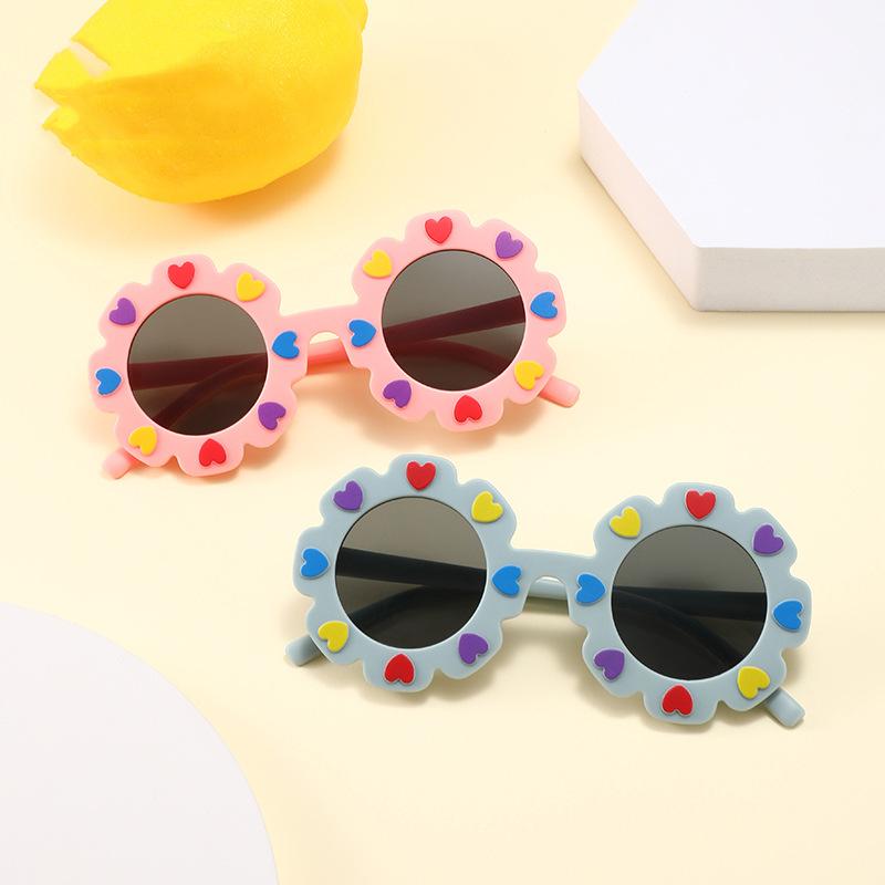 New children s sunglasses PC flower sunglasses outdoor UV protection colorful love glasses
New children s sunglasses PC flower sunglasses outdoor UV protection colorful love glasses