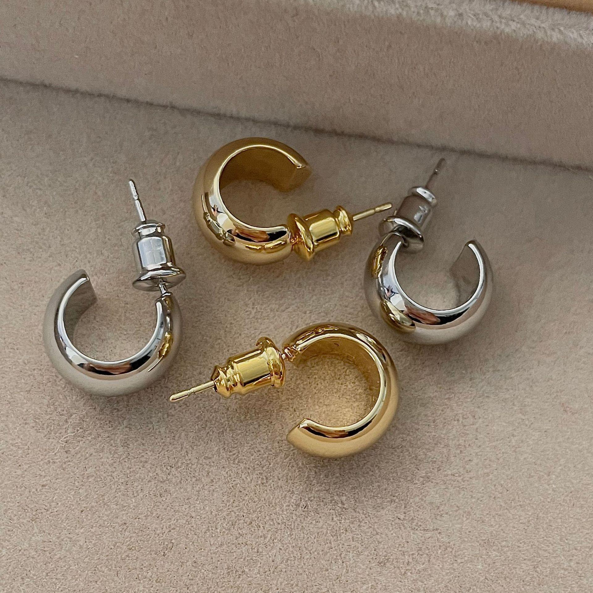 Copper-plated K real gold compact solid C-shaped beanie stud earrings S silver needle niche design high-end earrings jewelry
Copper-plated K real gold compact solid C-shaped beanie stud earrings S silver needle niche design high-end earrings jewelry